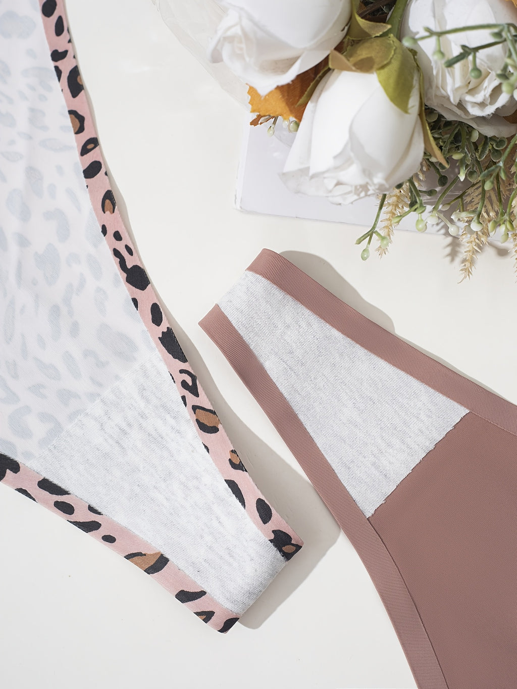 Culotte grande taille, allure élégante, détail du tissu