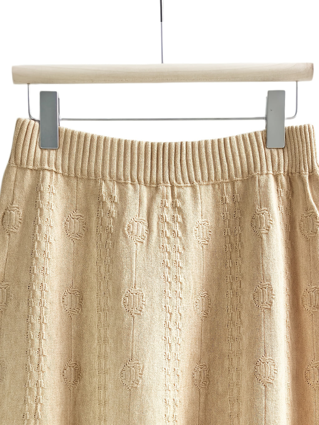 Robe grande taille, coupe évasée, allure élégante, gros plan