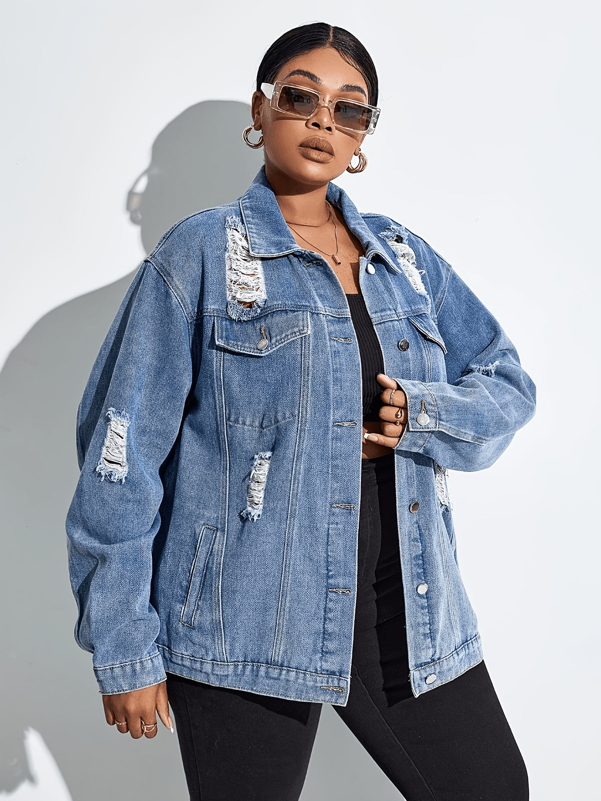 Veste grande taille, coupe oversize, délavage doux, tenue franche — composition : 55% Coton, 29% Polyester, 16% Viscose
