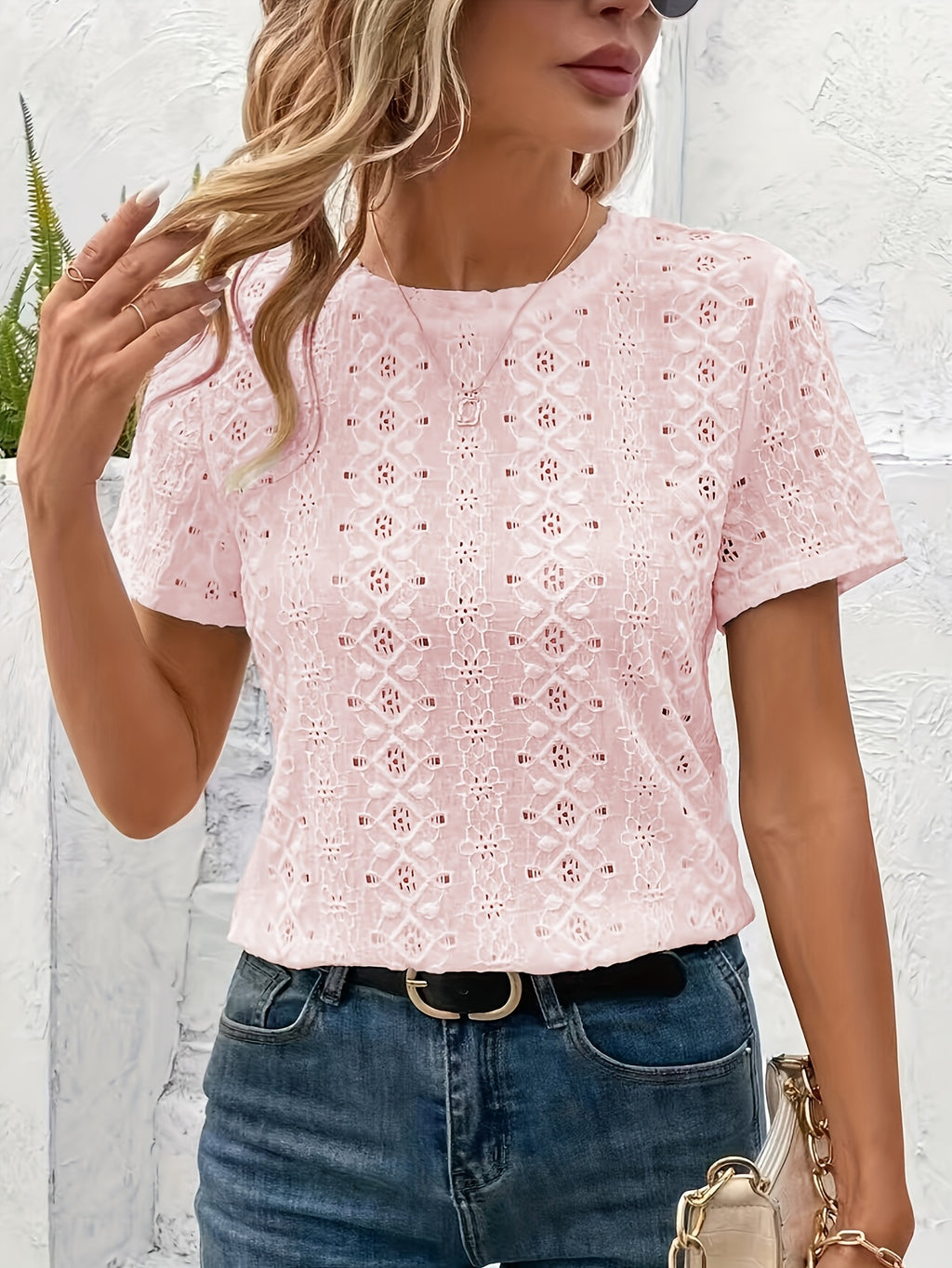 T-shirt grande taille en maille, manches courtes, maille souple, détail du col