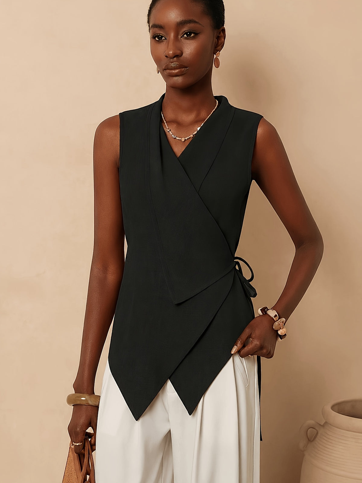 Chemise grande taille, col V, porté de face