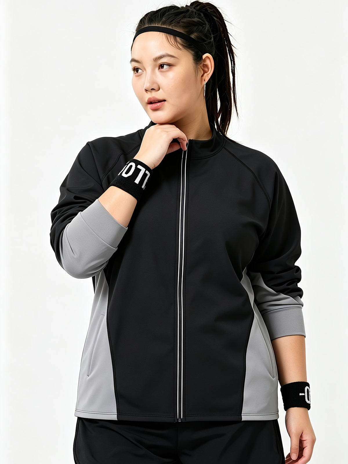 Veste grande taille, coupe ample, manches longues, porté de face