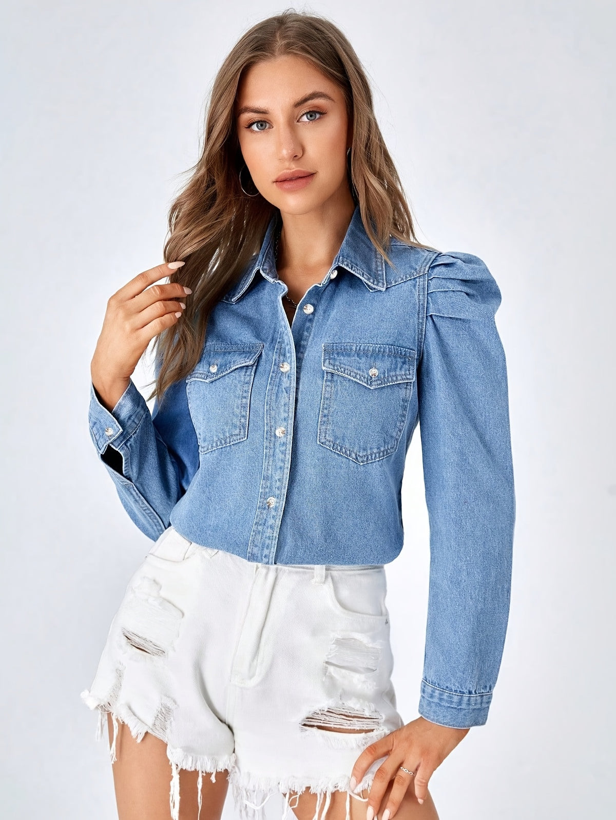 Chemise grande taille, col à revers, tenue franche, allure élégante, vu de dos