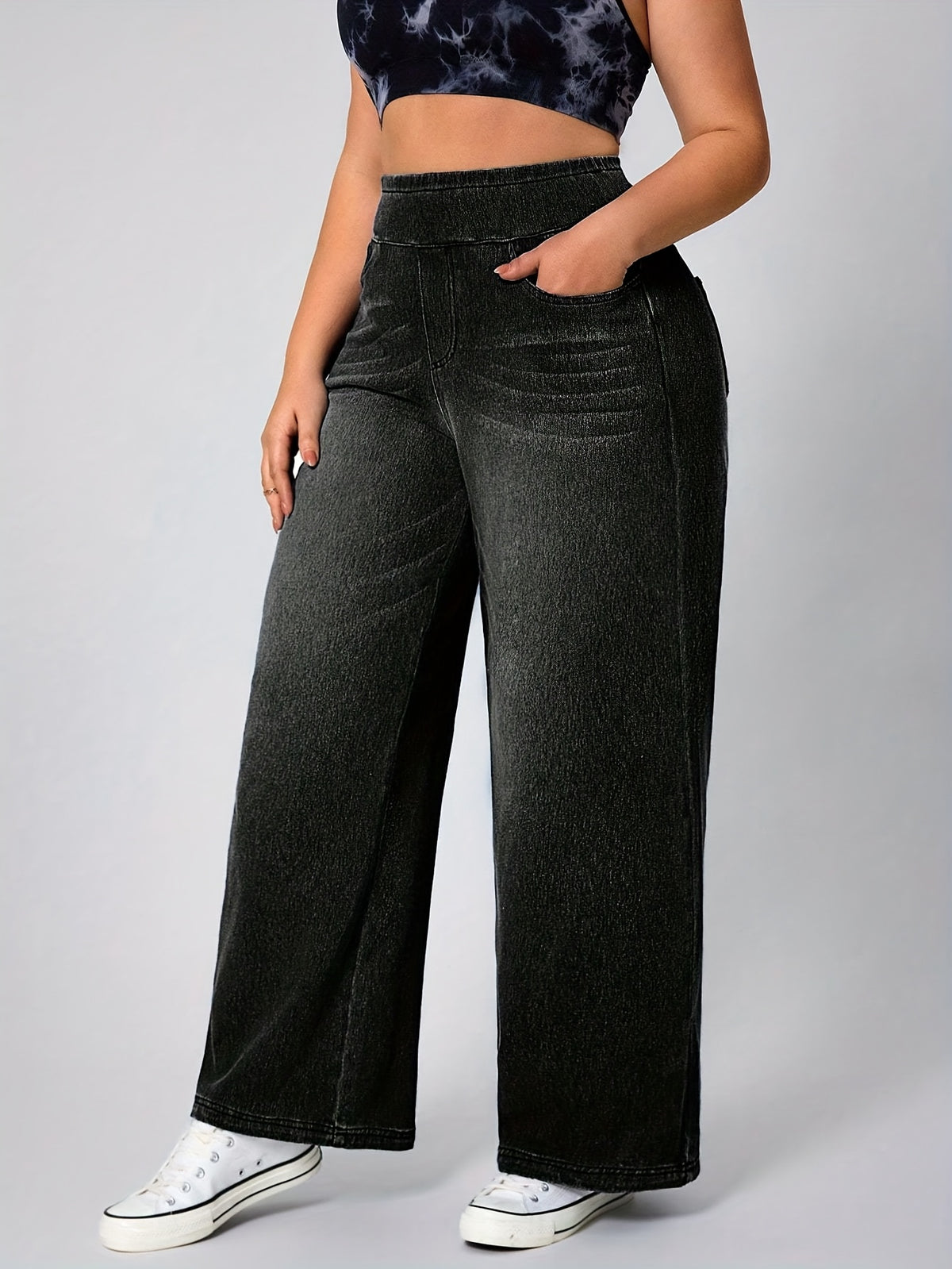 Pantalon grande taille, coupe droite, poches pratiques, toucher naturel, vue de profil
