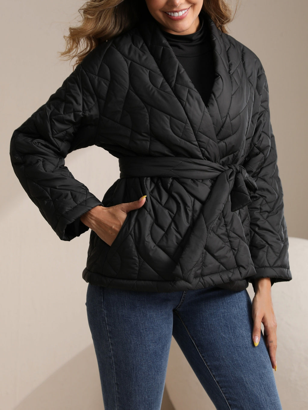 Veste grande taille, coupe ample, ceinture assortie, poches pratiques