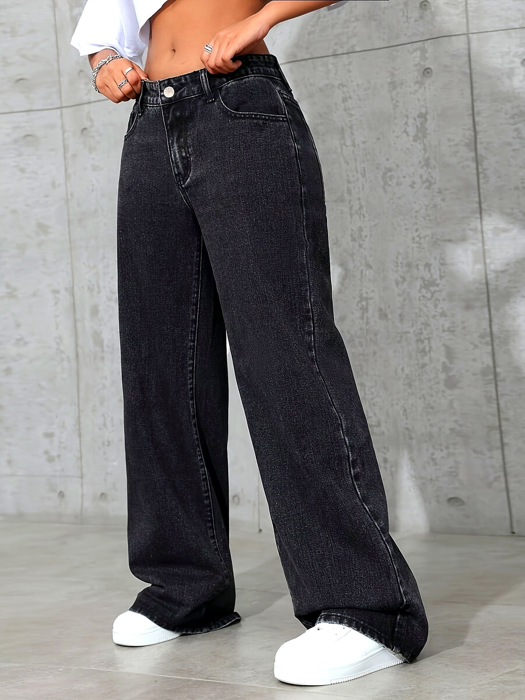 Jean grande taille, coupe évasée, délavage doux, poches pratiques