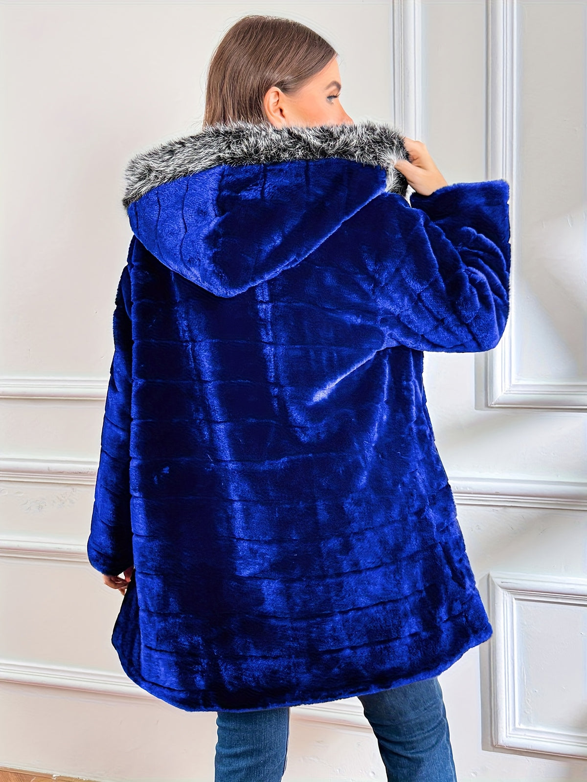 Manteau grande taille, capuche, poches pratiques, chaleur d'hiver, vu de dos