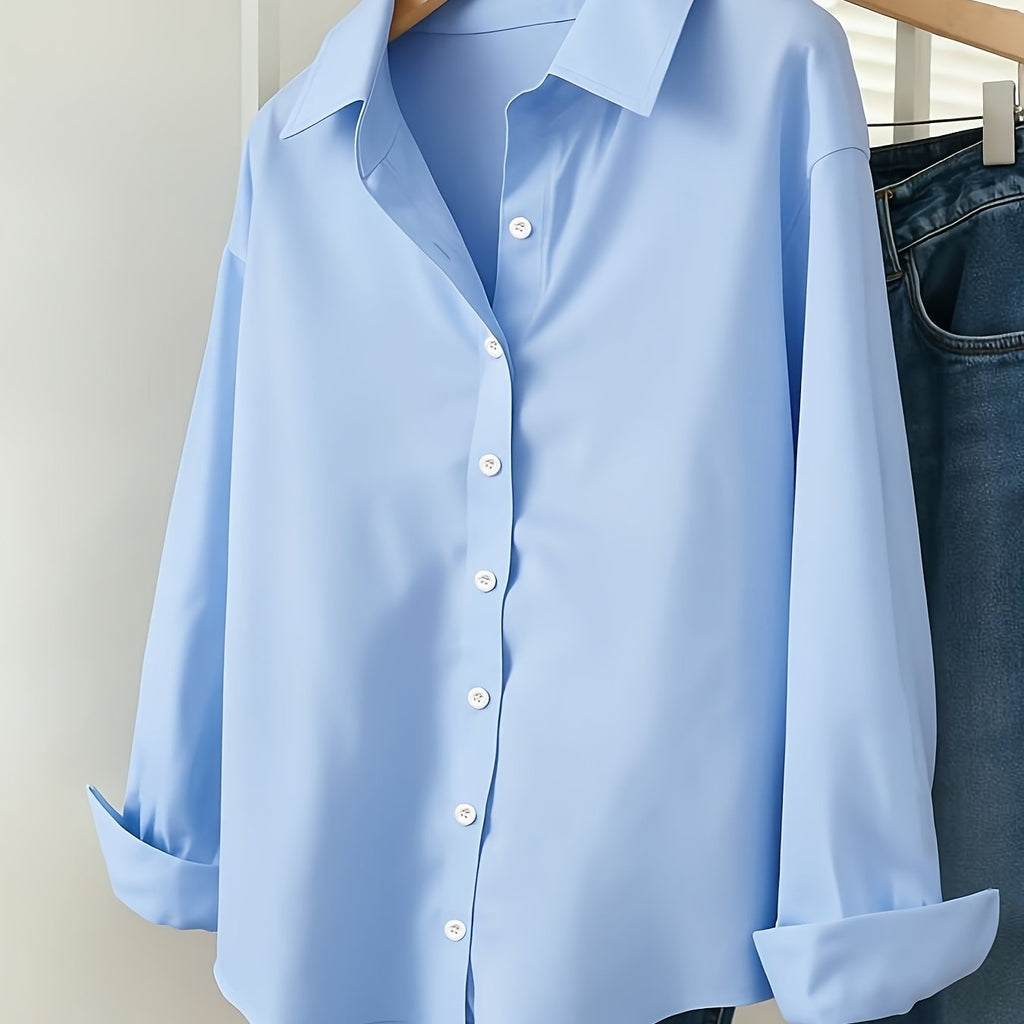 Chemise grande taille, col à revers, boutonnage, allure élégante, détail du col