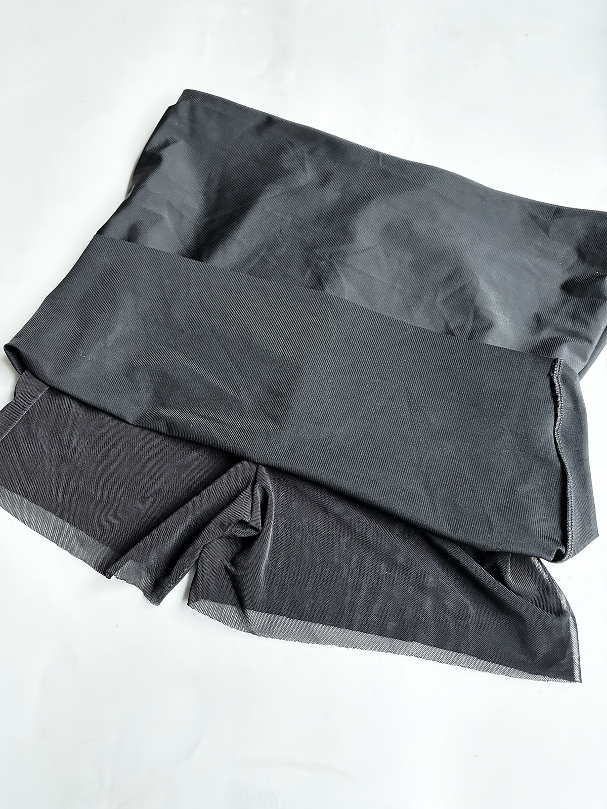 Pantalon grande taille, longueur midi, détail du col