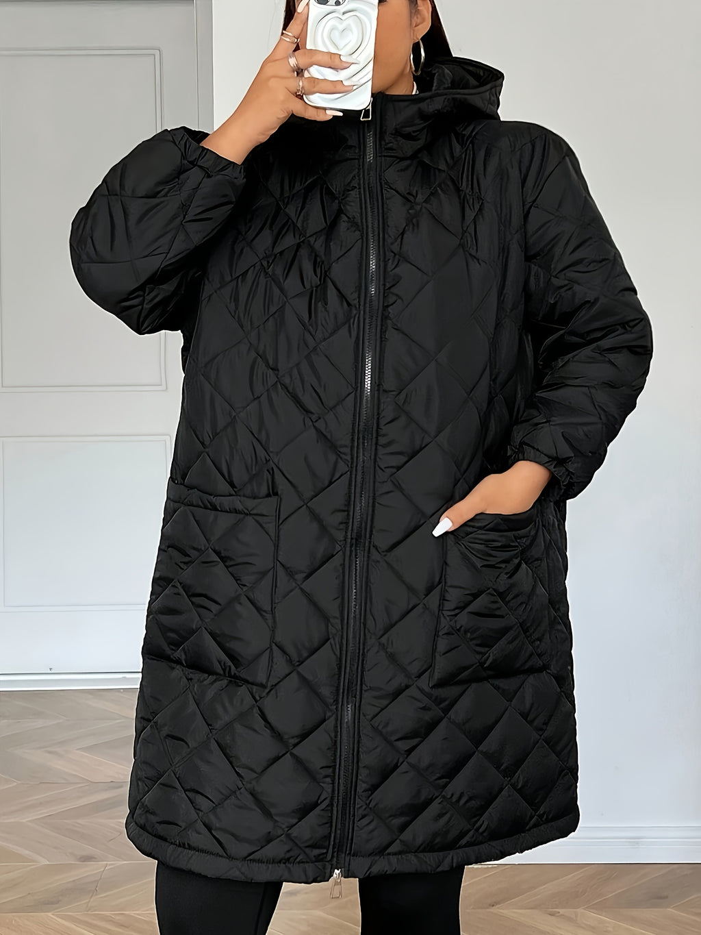 Manteau grande taille, coupe oversize, longueur midi, capuche, détail du col