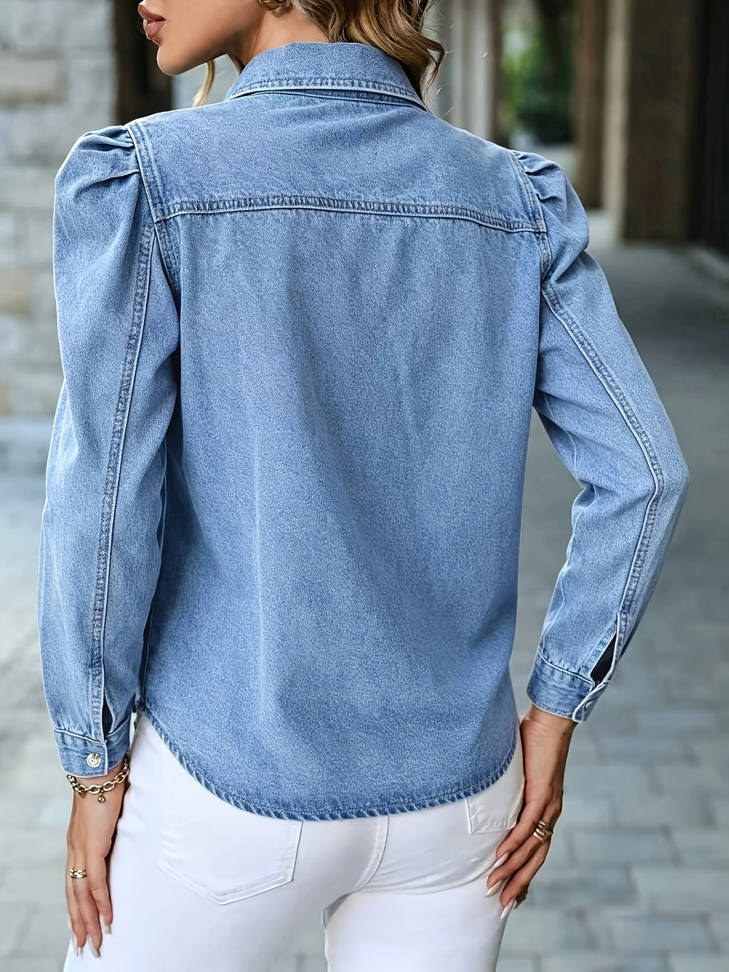 Chemise grande taille, col à revers, tenue franche, allure élégante, porté de face