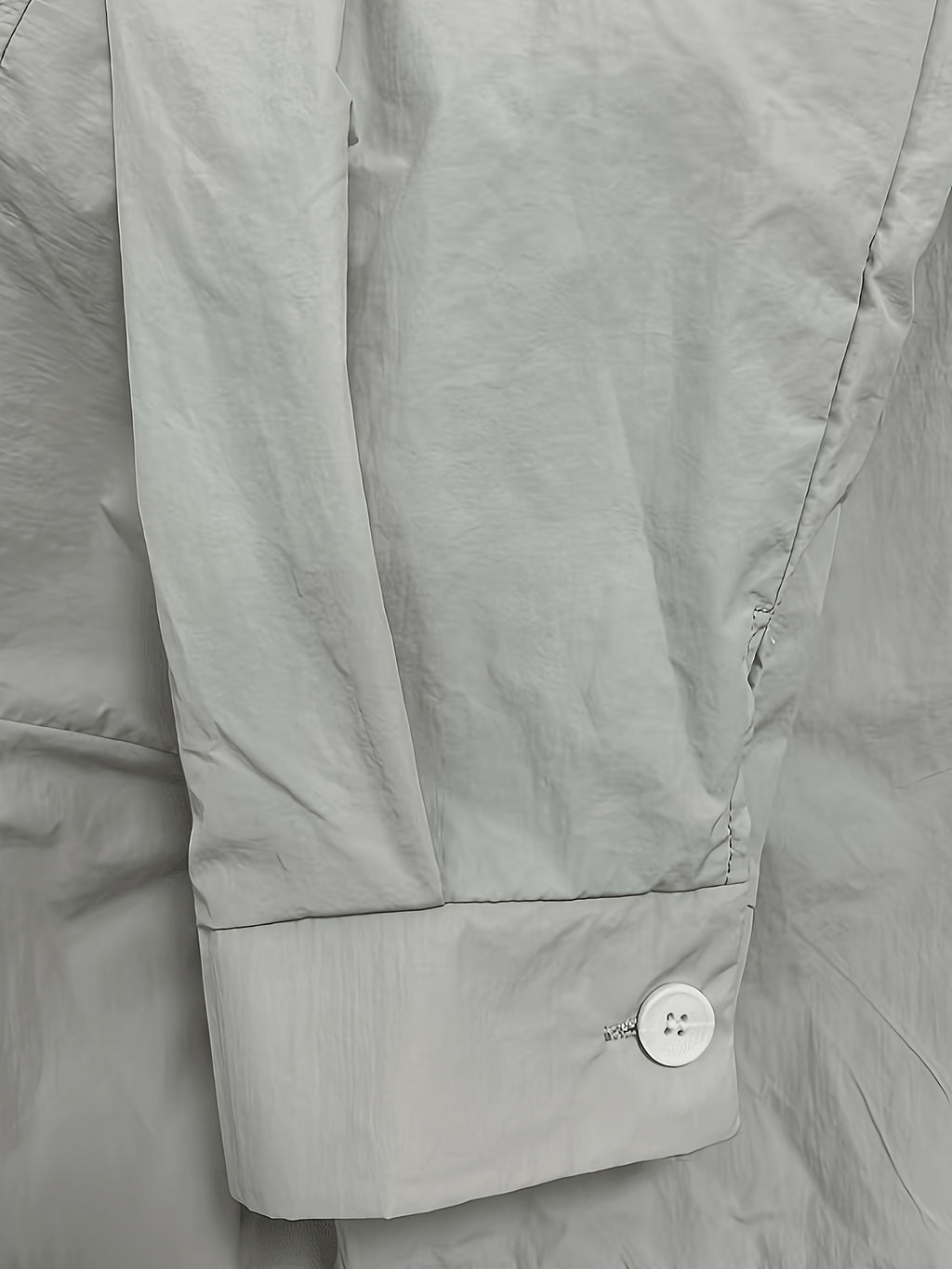 Veste grande taille, coupe oversize, capuche, tissu léger, tissu opaque