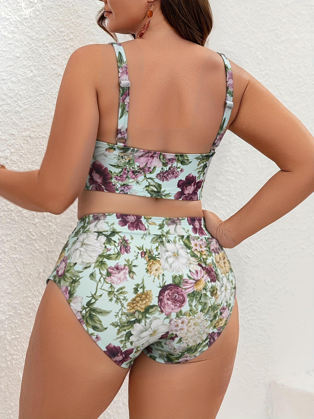 Bikini grande taille, buste torsadé et culotte taille haute