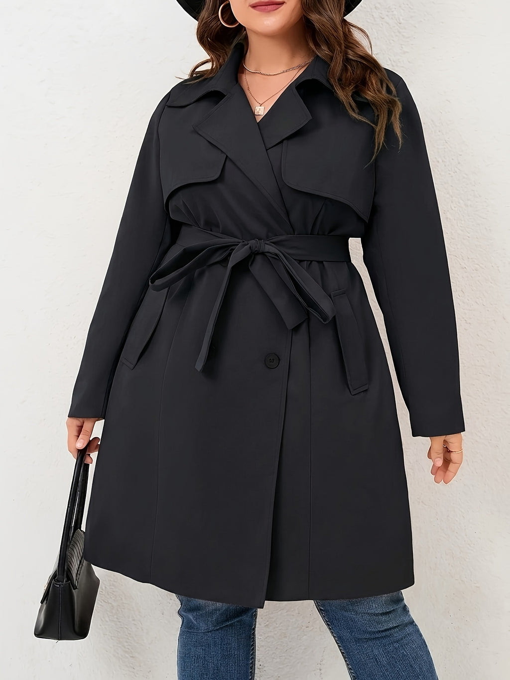 Trench grande taille, longueur midi, ceinture assortie, vu de dos