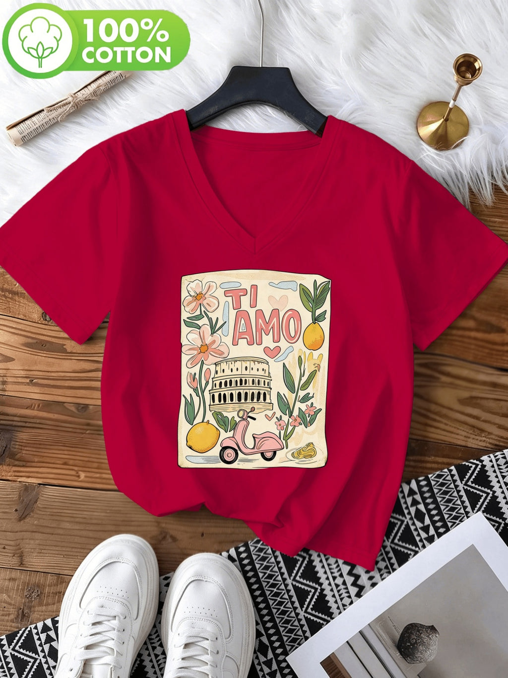 T-shirt grande taille, coupe ample, col V, manches courtes, porté de face