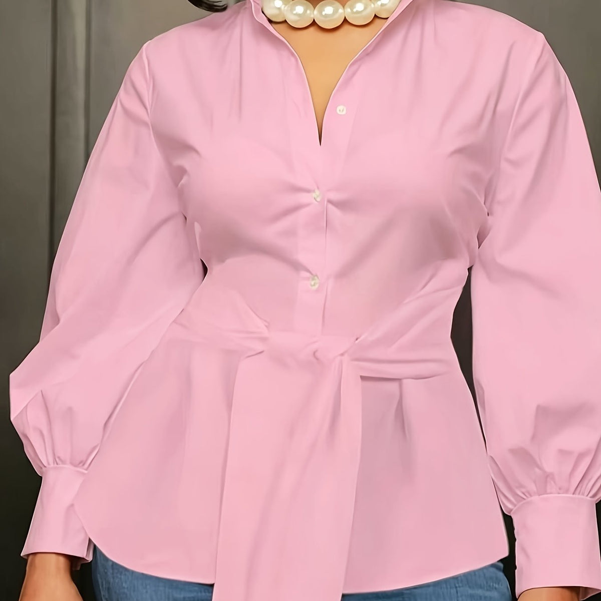 Chemise grande taille, coupe oversize, col à revers, allure élégante, tissu opaque