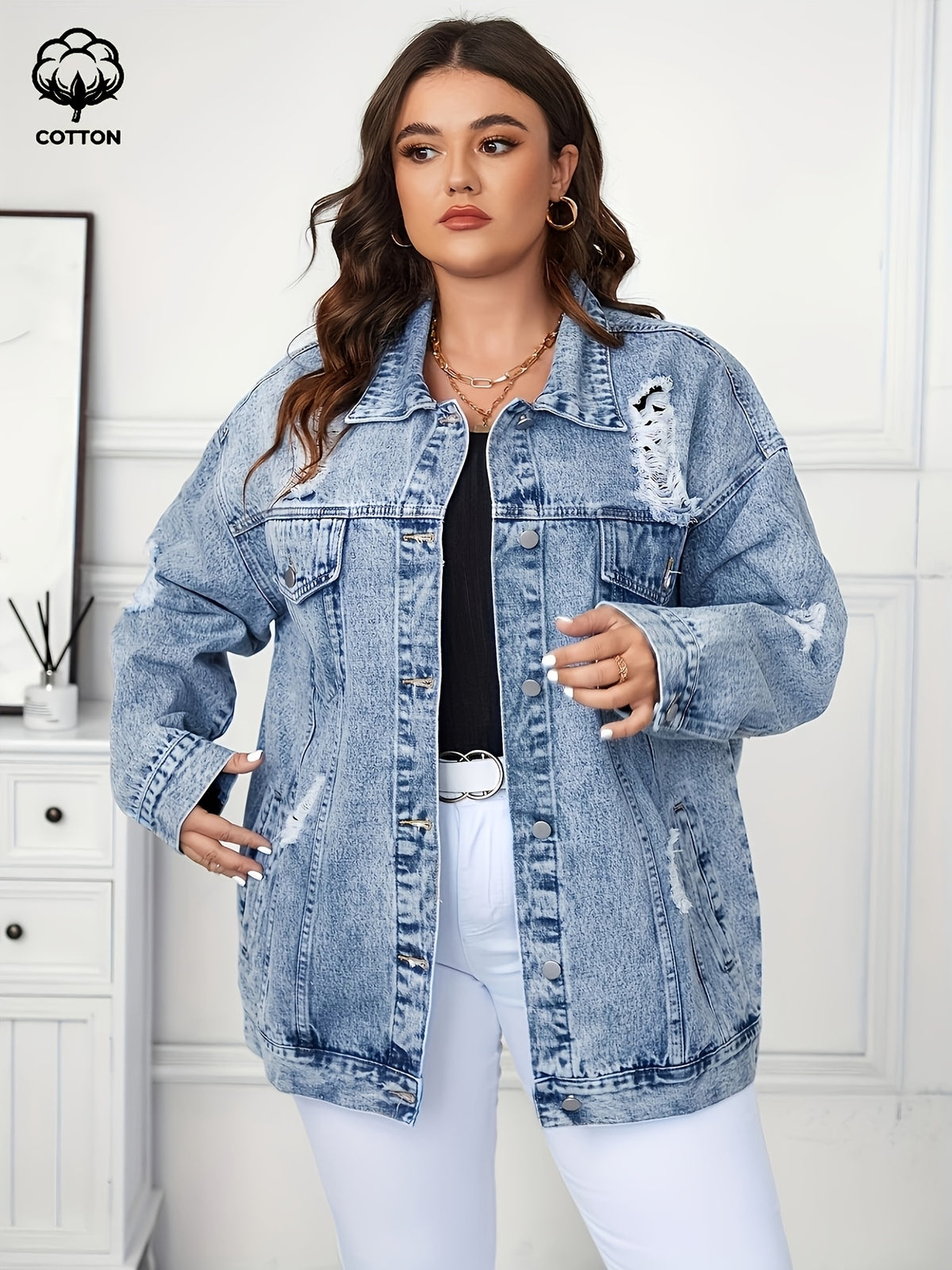 Top grande taille, tenue franche, esprit streetwear, porté de face