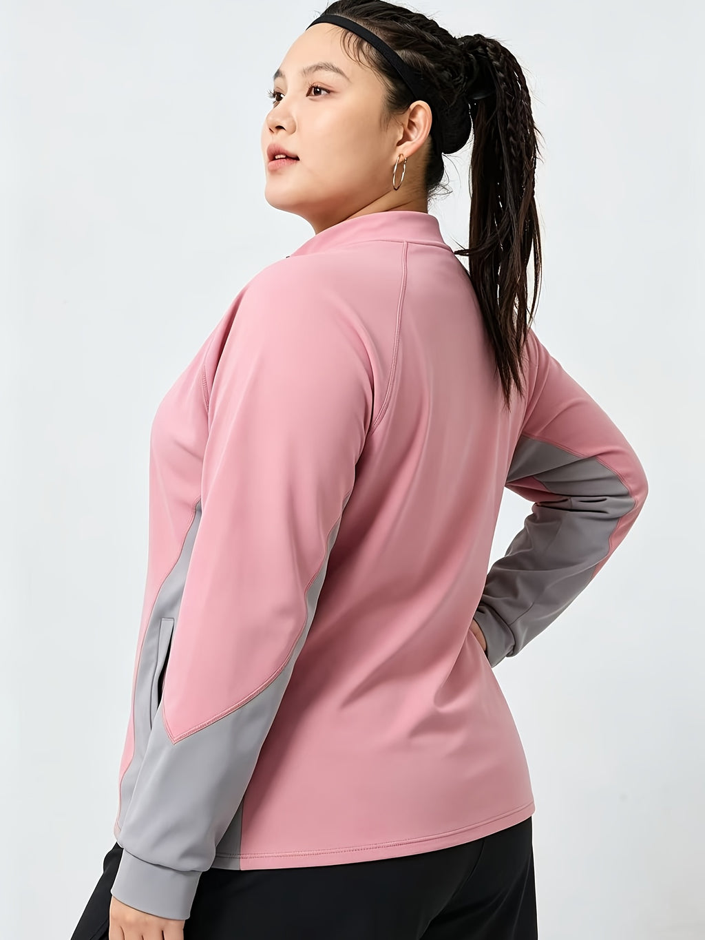 Veste grande taille, coupe ample, manches longues, mise en situation