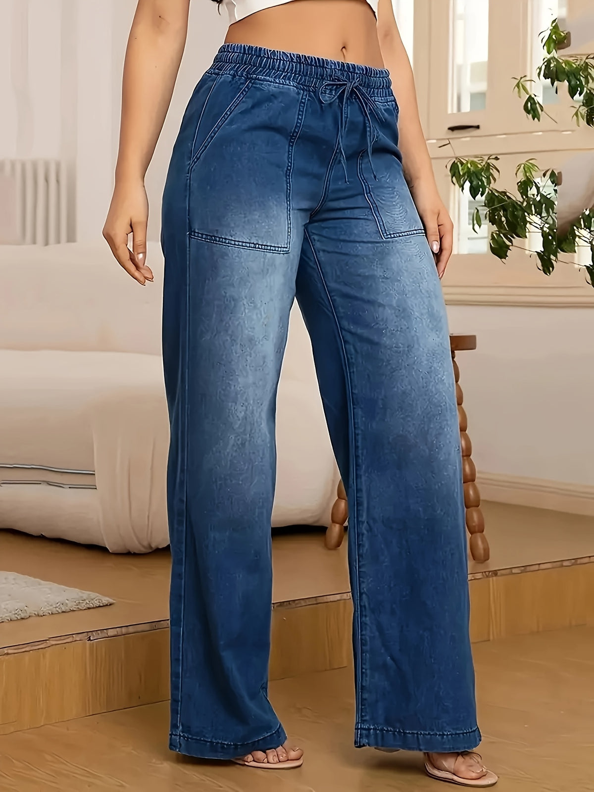 Jean grande taille, coupe droite, ceinture assortie, tombé fluide