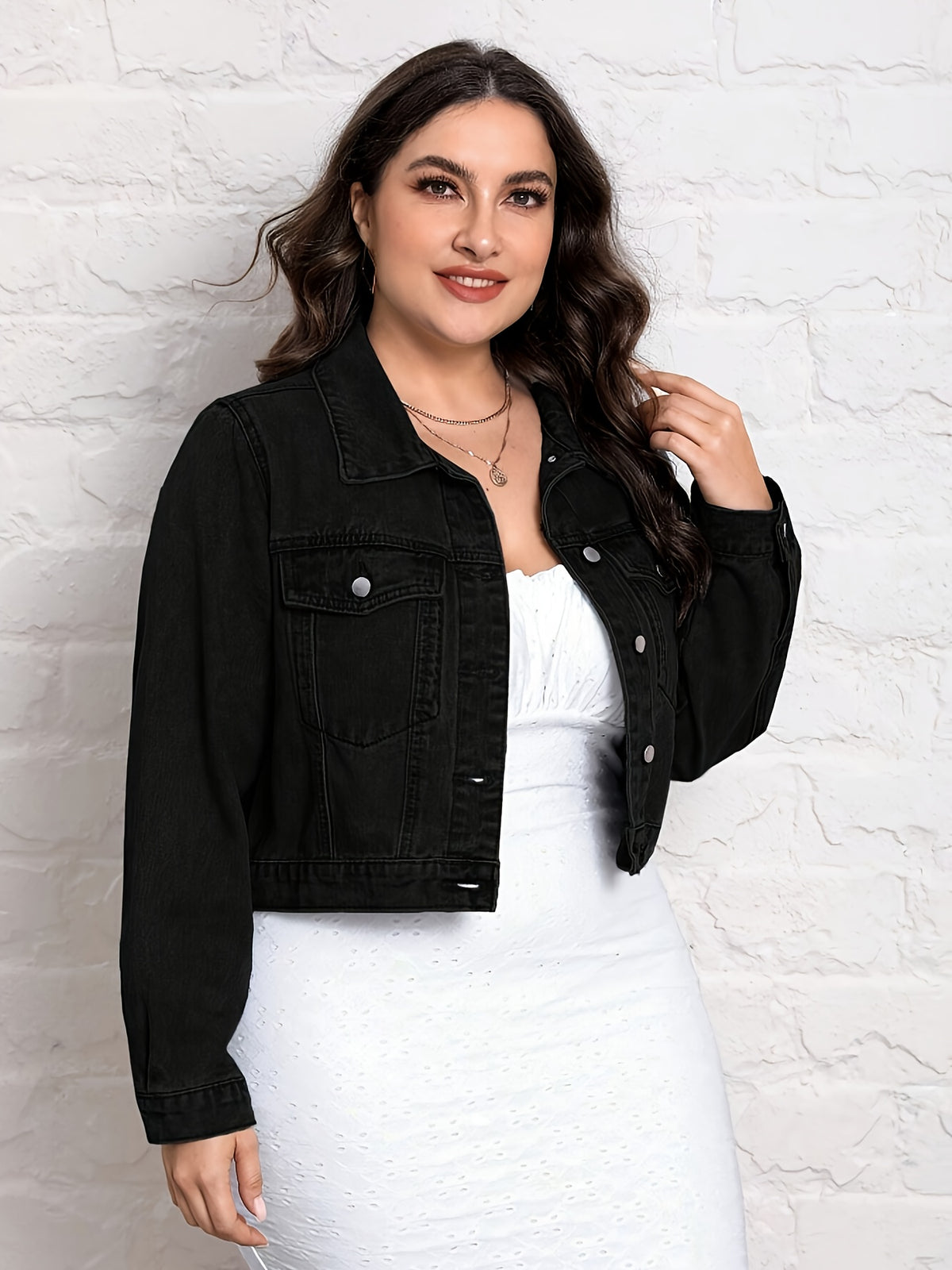 Veste grande taille, coupe oversize, col à revers, boutonnage, mise en situation
