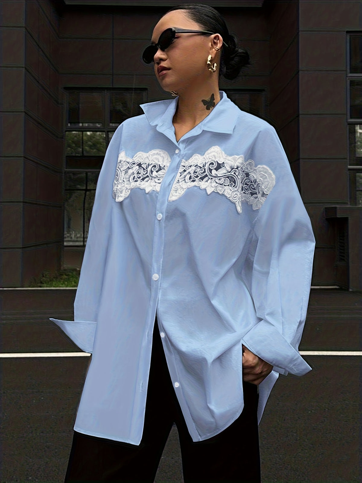 Chemise grande taille en dentelle, col, détail du col