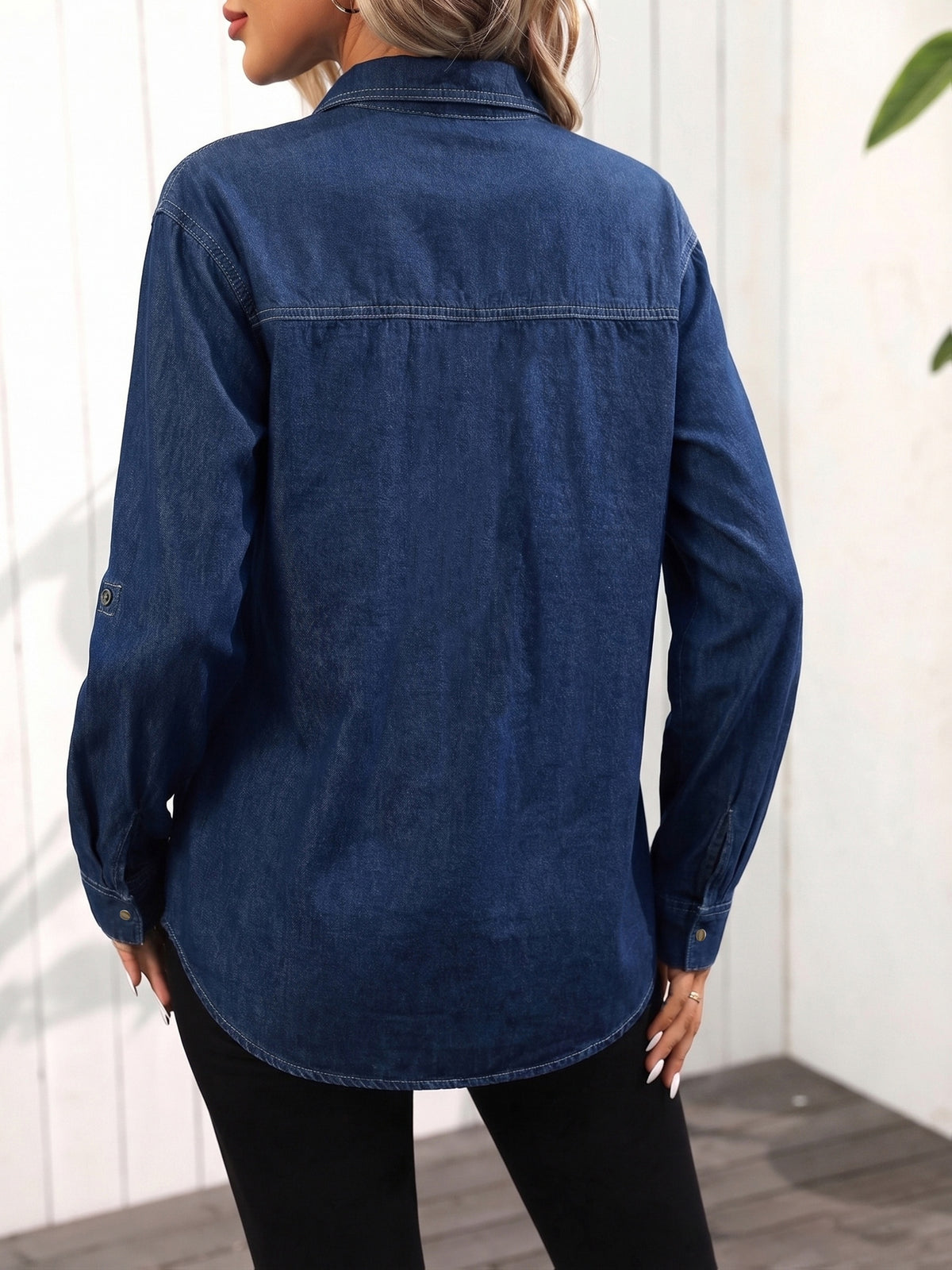Chemise grande taille, col à revers, poches plaquées, manches longues, vu de dos