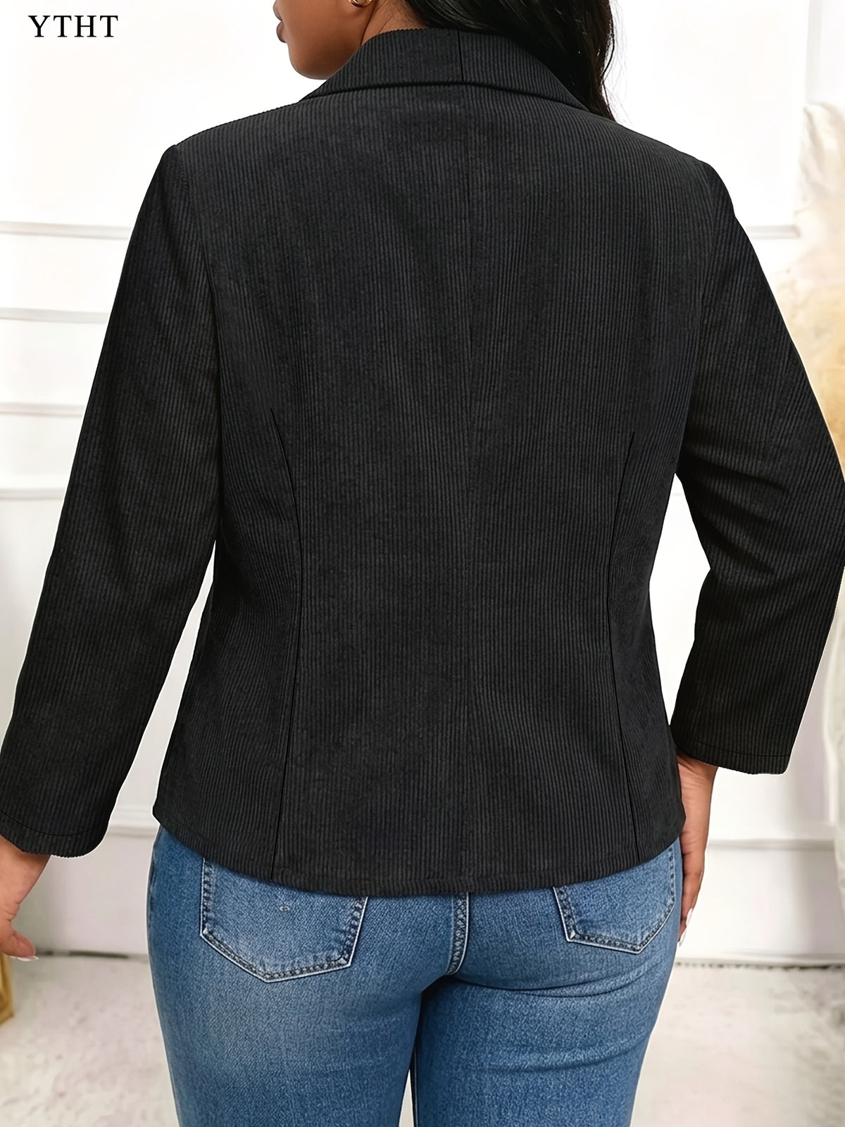 Veste grande taille en velours côtelé, détail du tissu