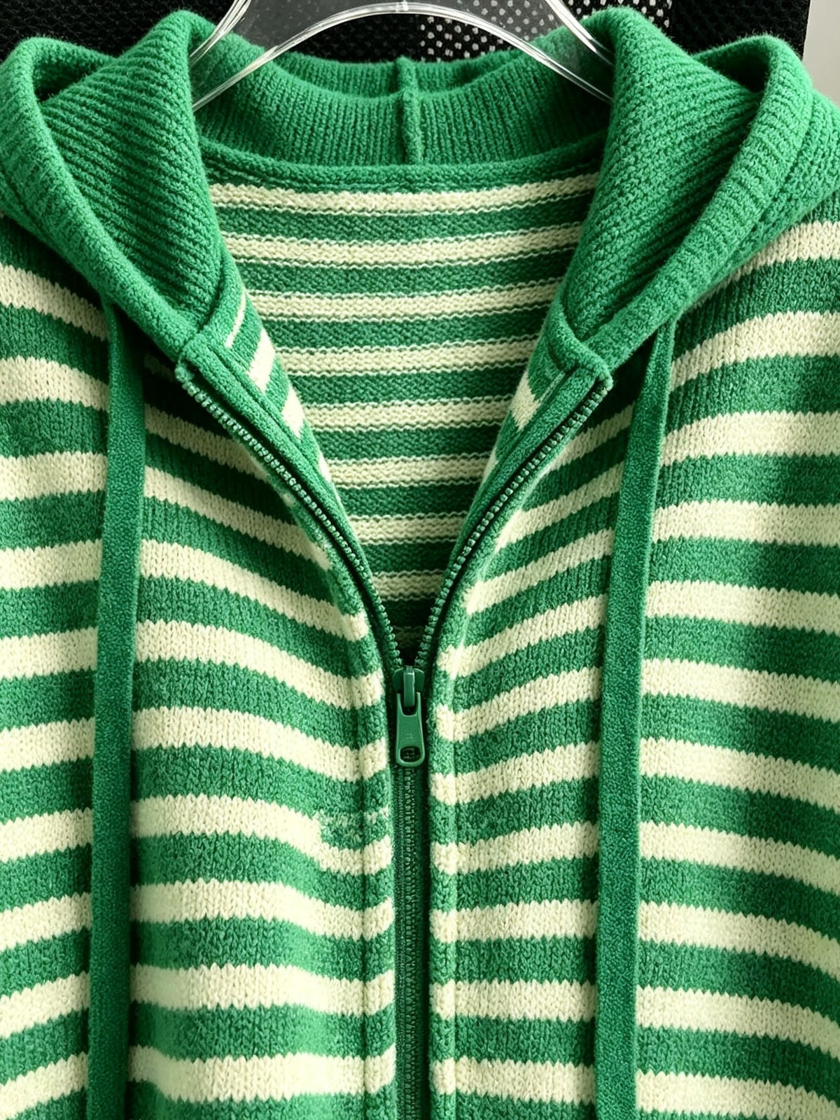 Cardigan grande taille à rayures, coupe oversize, capuche, toucher moelleux, porté de face