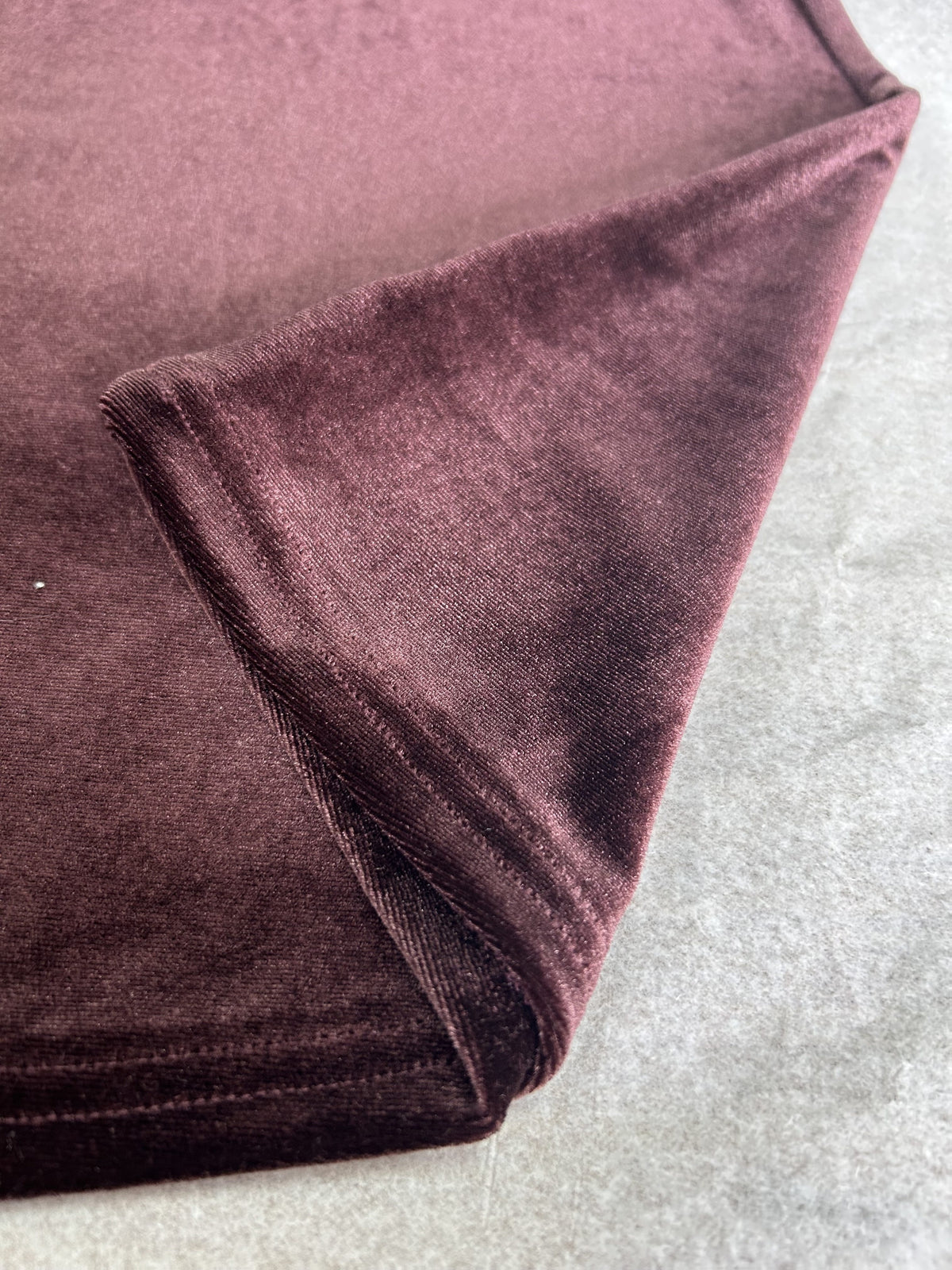 Jupe grande taille en velours, toucher profond, chaleur d'hiver, vu de dos