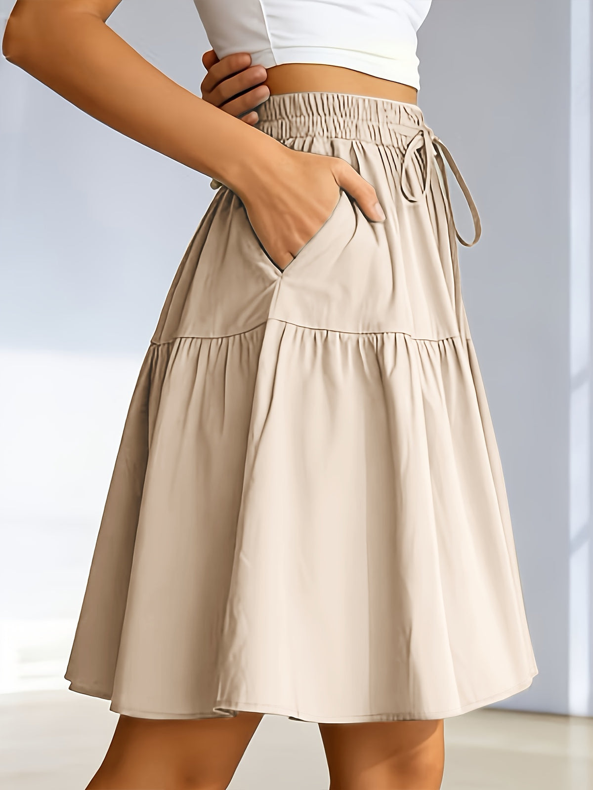 Jupe grande taille, coupe cintrée, poches pratiques, ligne nette, détail du tissu