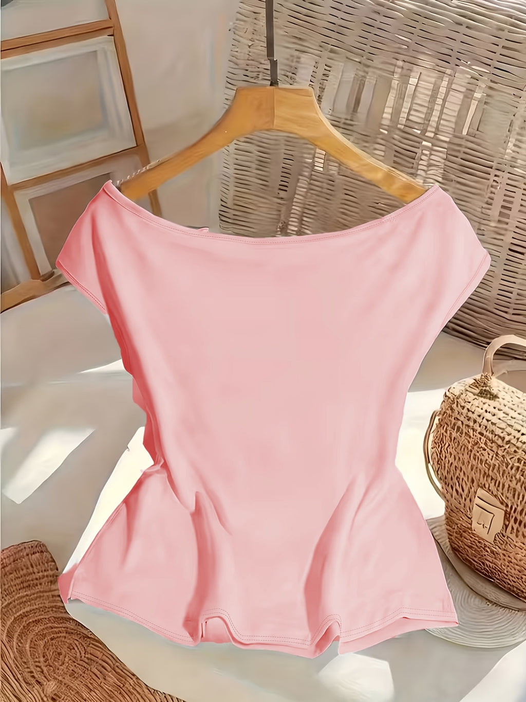 T-shirt grande taille, épaules dénudées, manches courtes, mise en situation