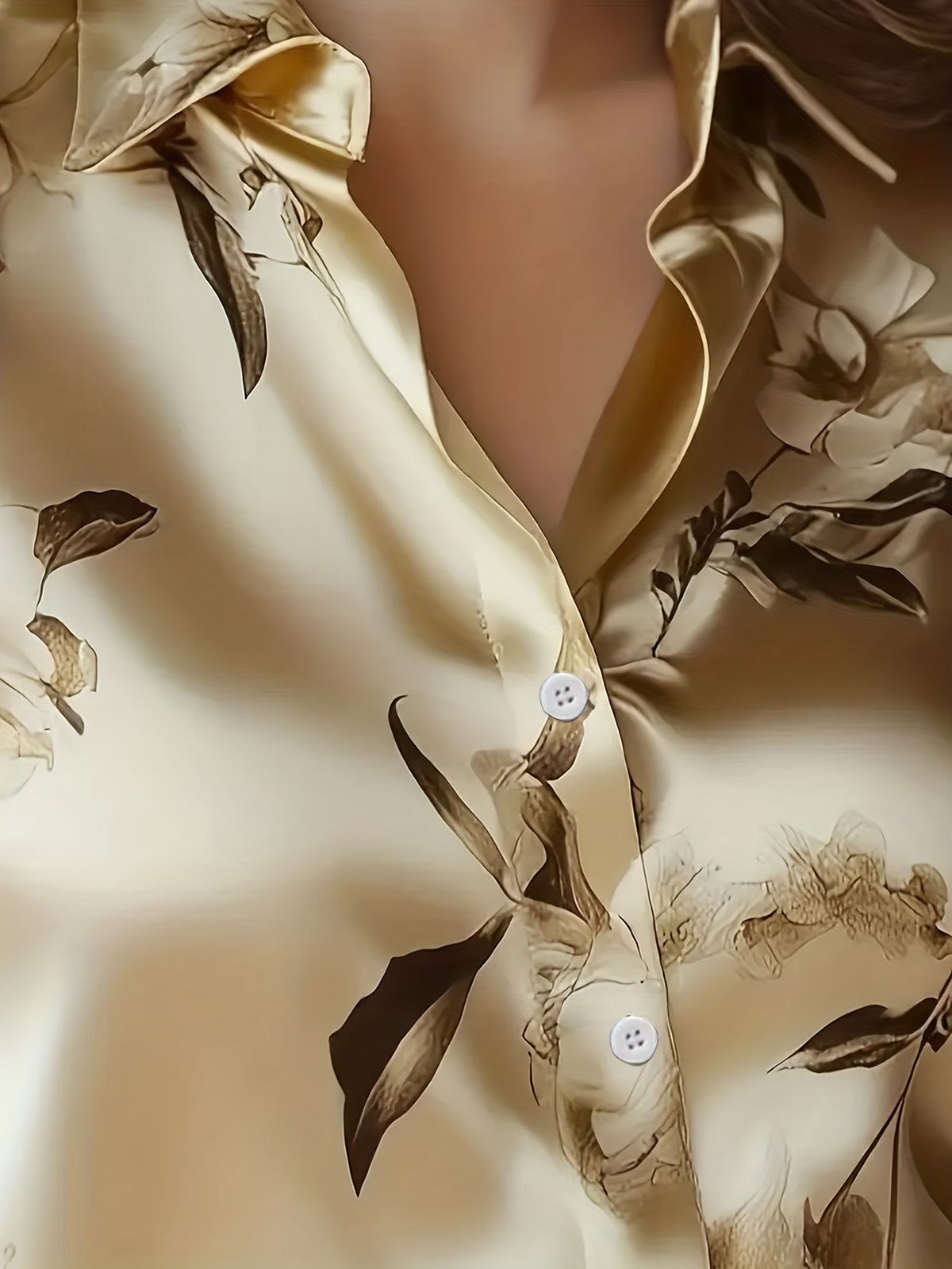 Chemise grande taille en satin à imprimé fleuri, col à revers, tombé fluide, vu de dos