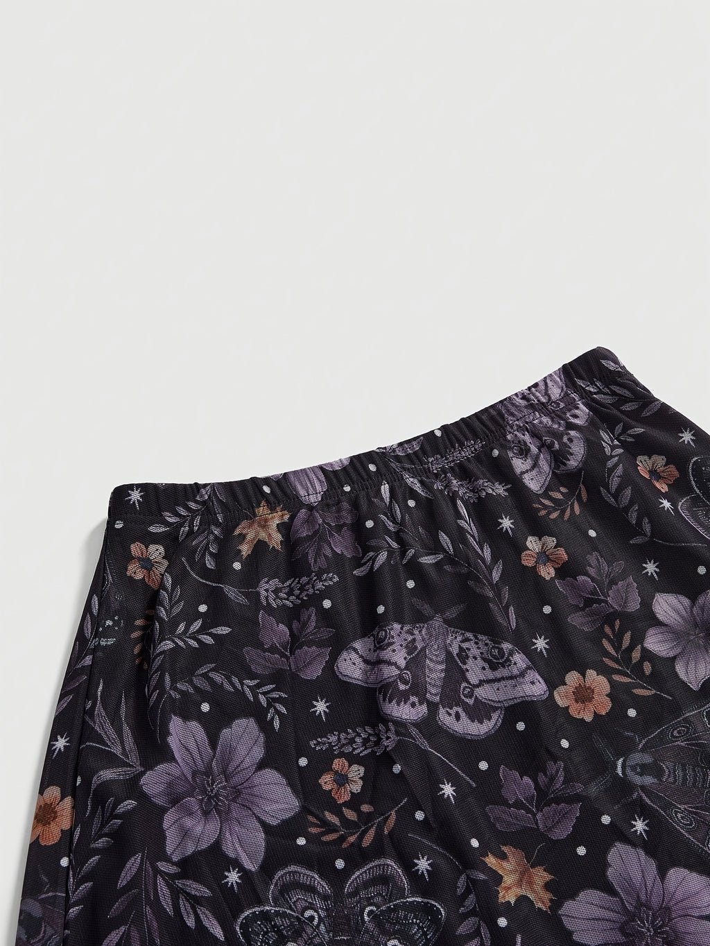 Jupe grande taille à imprimé fleuri, coupe droite, imprimé floral, détail du tissu