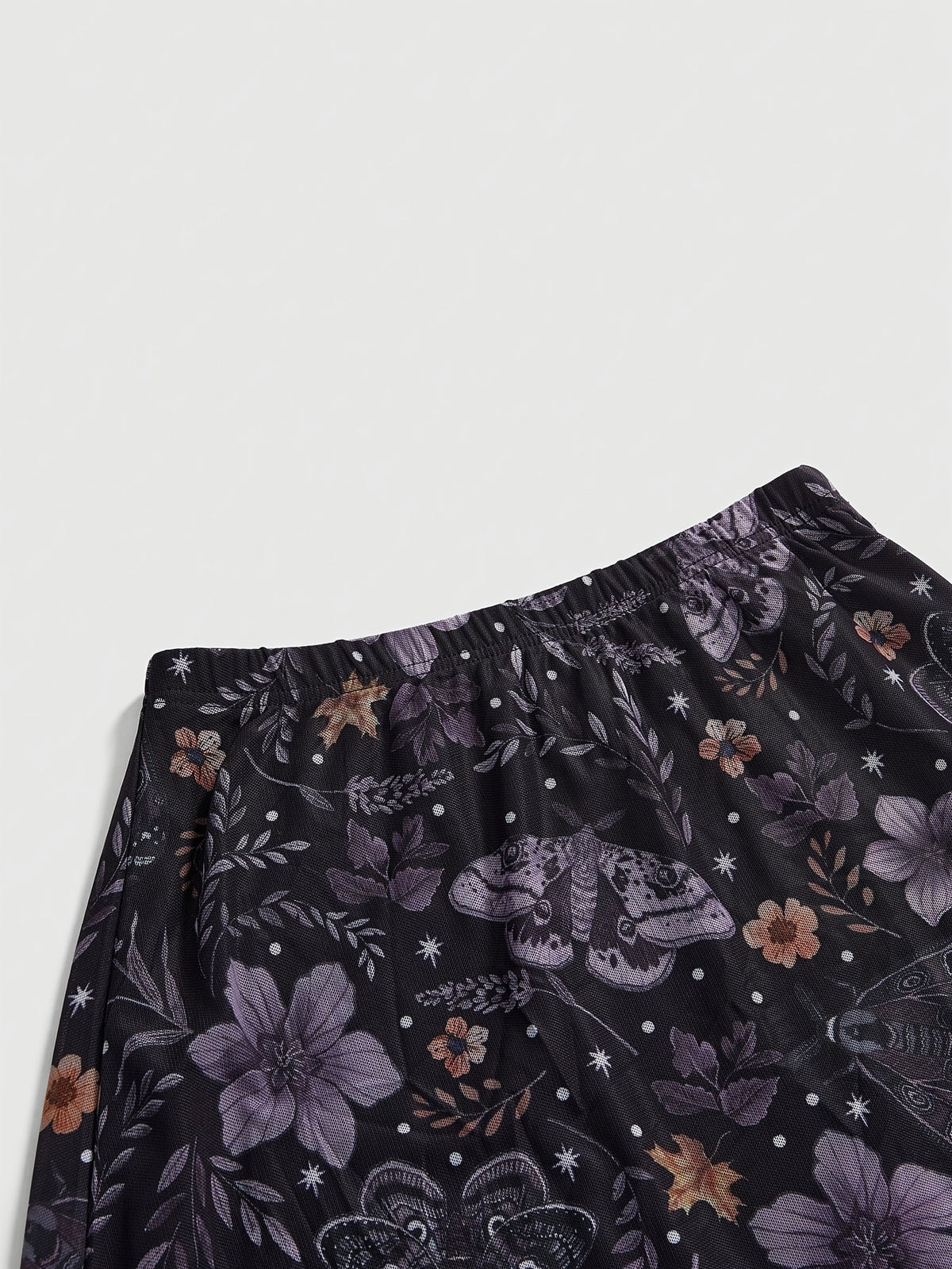 Jupe grande taille à imprimé fleuri, coupe droite, imprimé floral, détail du tissu