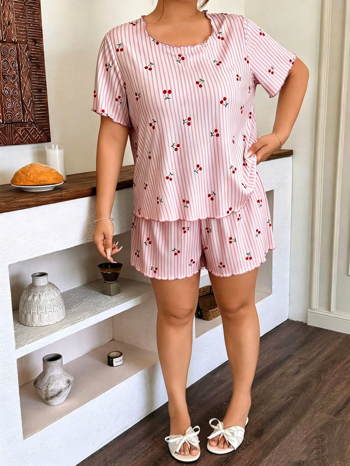 Ensemble grande taille, coupe ample, manches courtes, esprit décontracté, mise en situation