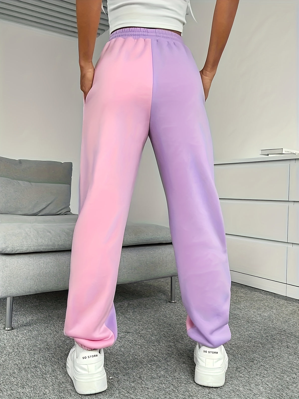 Pantalon grande taille, coupe ample, poches pratiques, chaleur d'hiver, mise en situation