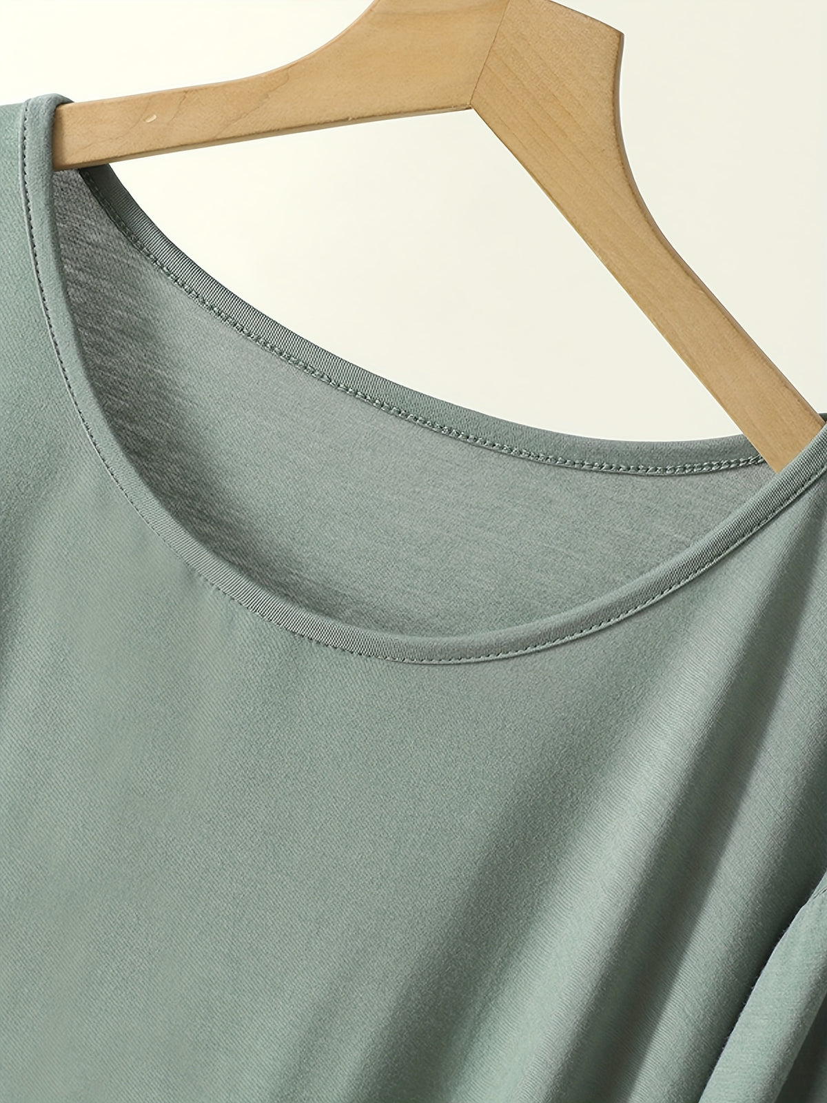 Pyjama grande taille, manches courtes, tombé fluide, gros plan