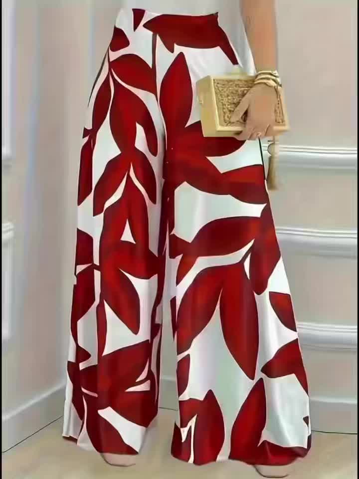 Pantalon grande taille à imprimé tropical, coupe évasée, mise en situation