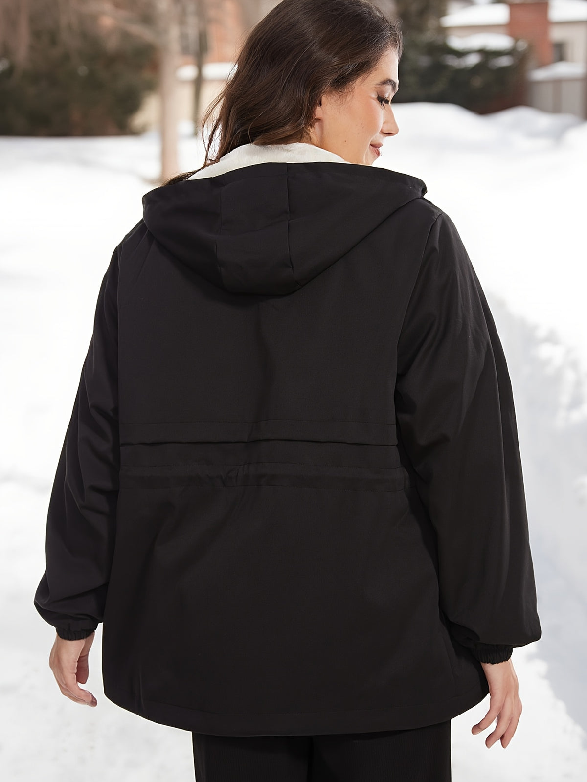 Veste grande taille, coupe oversize, cordon de serrage, capuche, tissu opaque