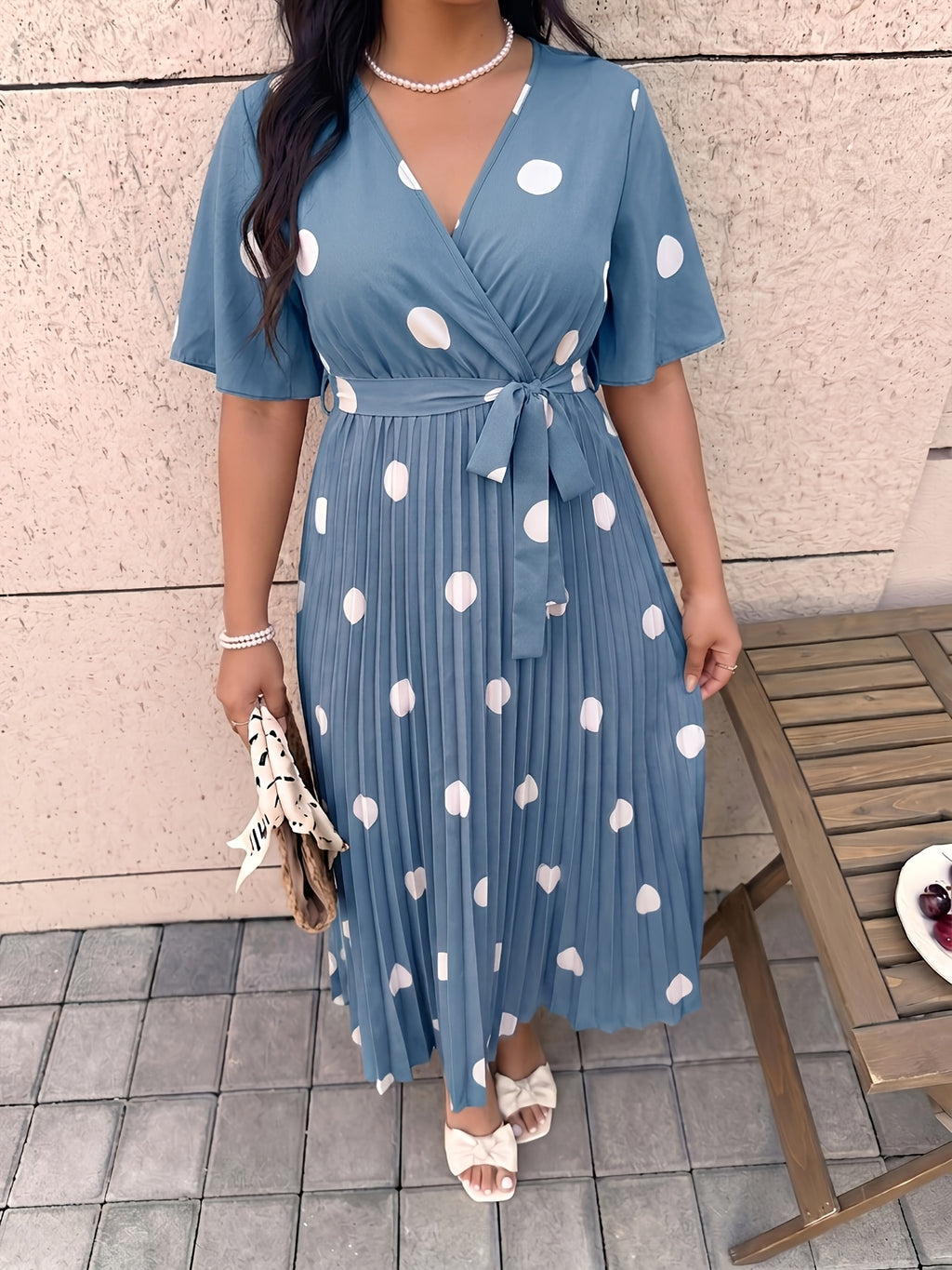 Robe midi grande taille, pois et jupe plissée soleil