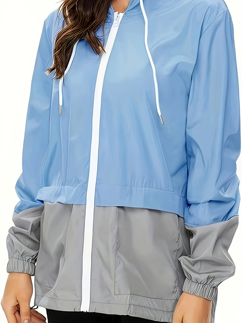 Veste grande taille, capuche, fermeture zippée, coupe-vent, gros plan