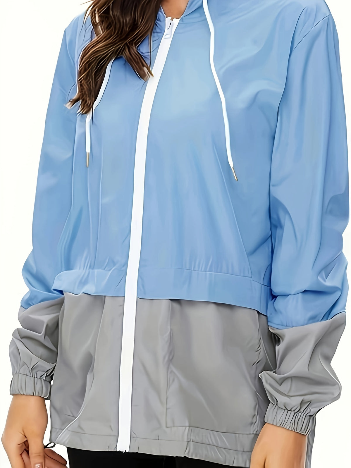 Veste grande taille, capuche, fermeture zippée, coupe-vent, gros plan
