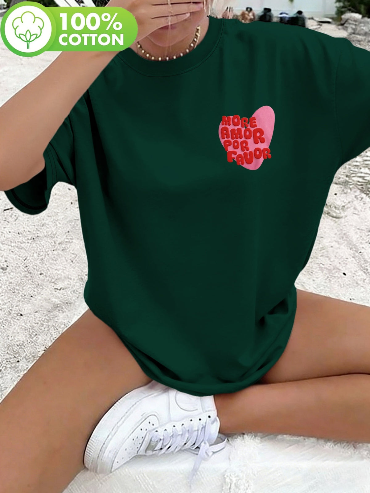 T-shirt grande taille, coupe ample, col rond, manches courtes, vue de profil