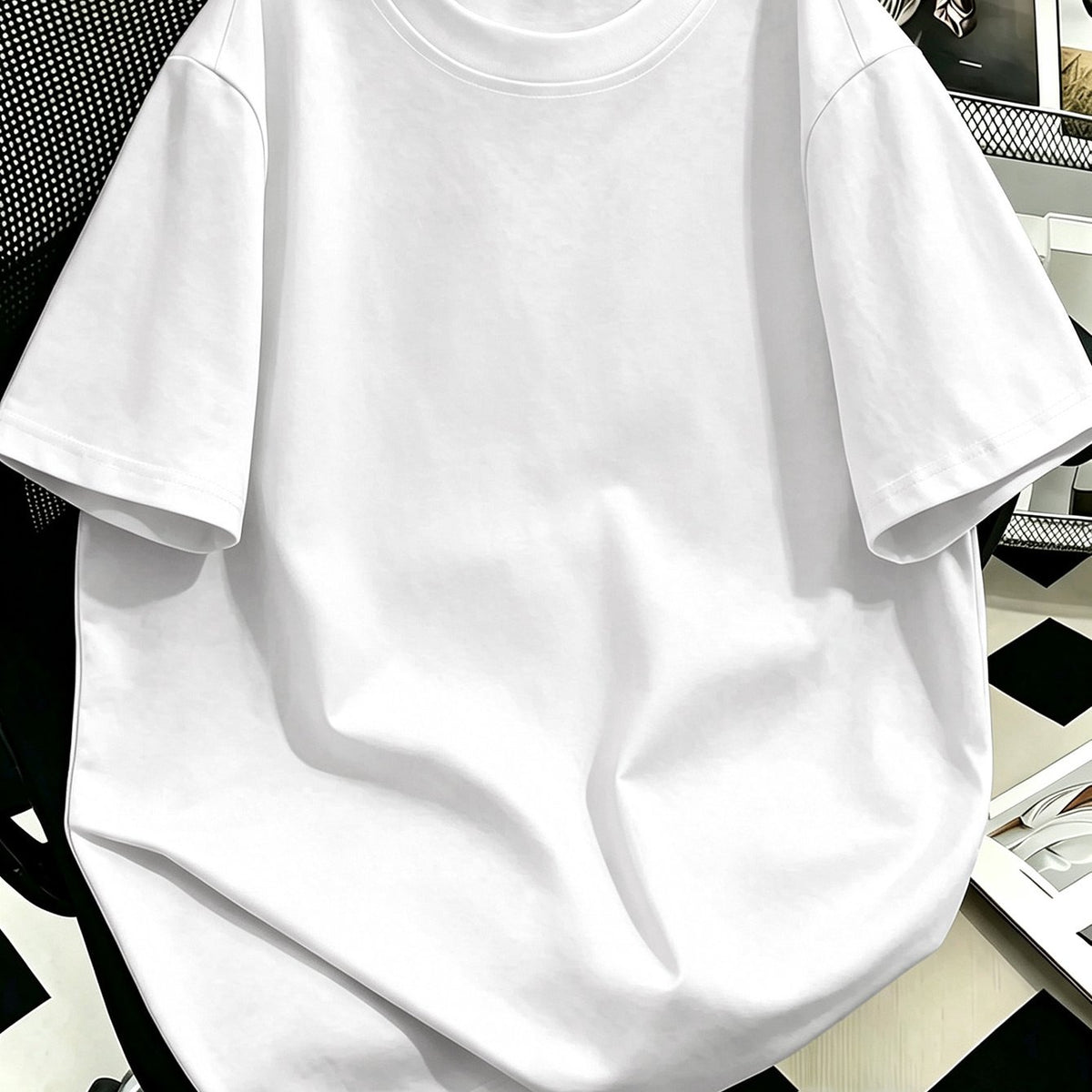 T-shirt grande taille, coupe ample, col rond, manches courtes — matière : polyester Image