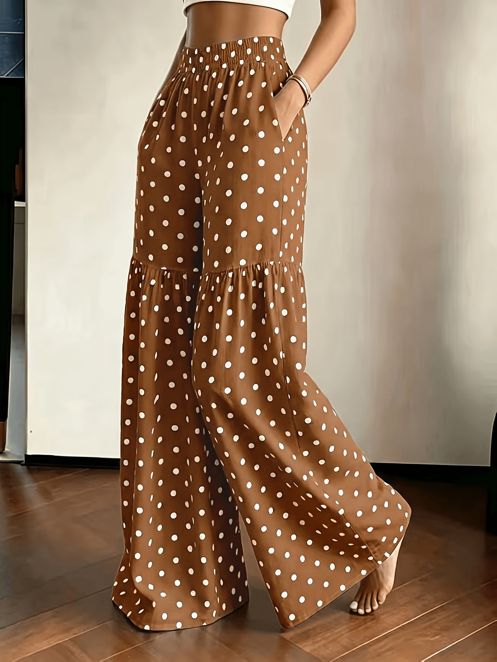 Pantalon grande taille à pois, coupe évasée, poches pratiques, vu de dos