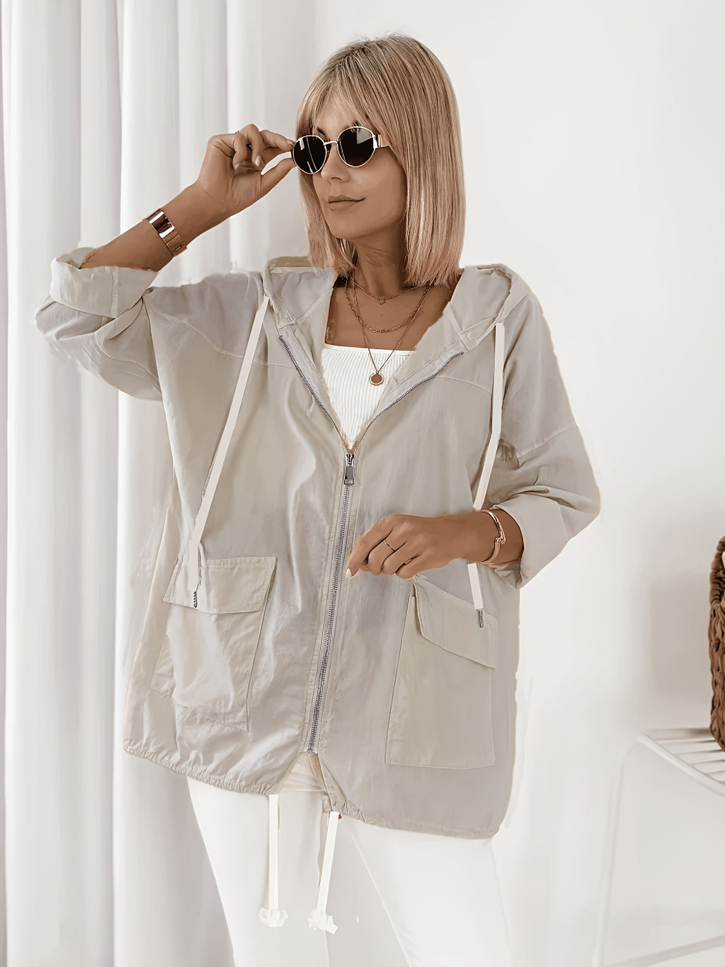 Veste grande taille, coupe oversize, capuche, tissu léger