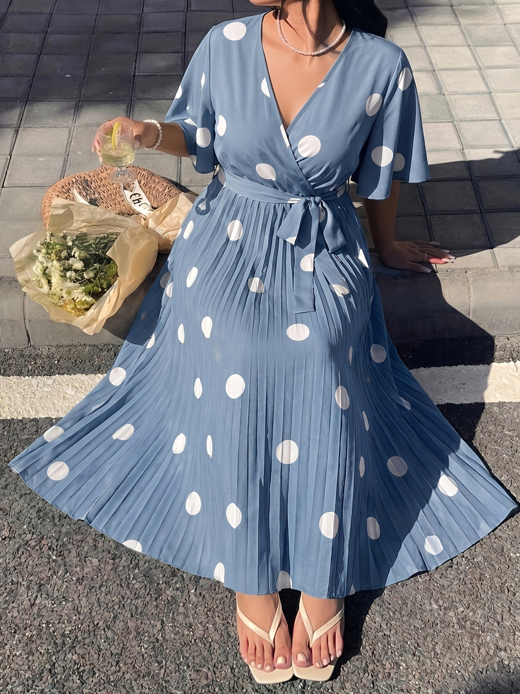 Robe midi grande taille, pois et jupe plissée soleil