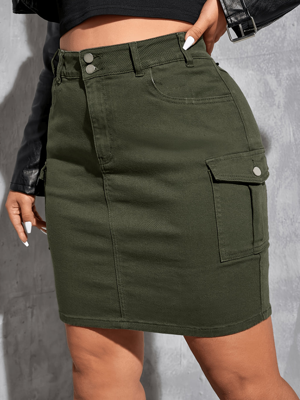 Jupe grande taille, poches pratiques, tenue franche, porté de face
