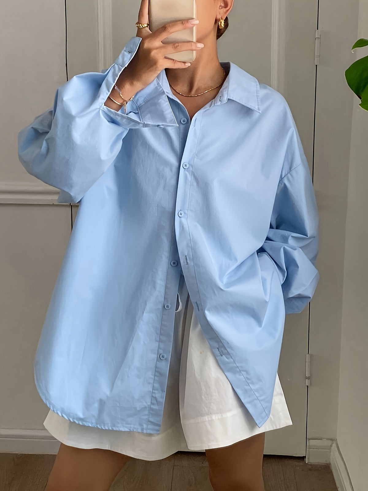 Chemise grande taille, coupe oversize, manches longues, détail du col