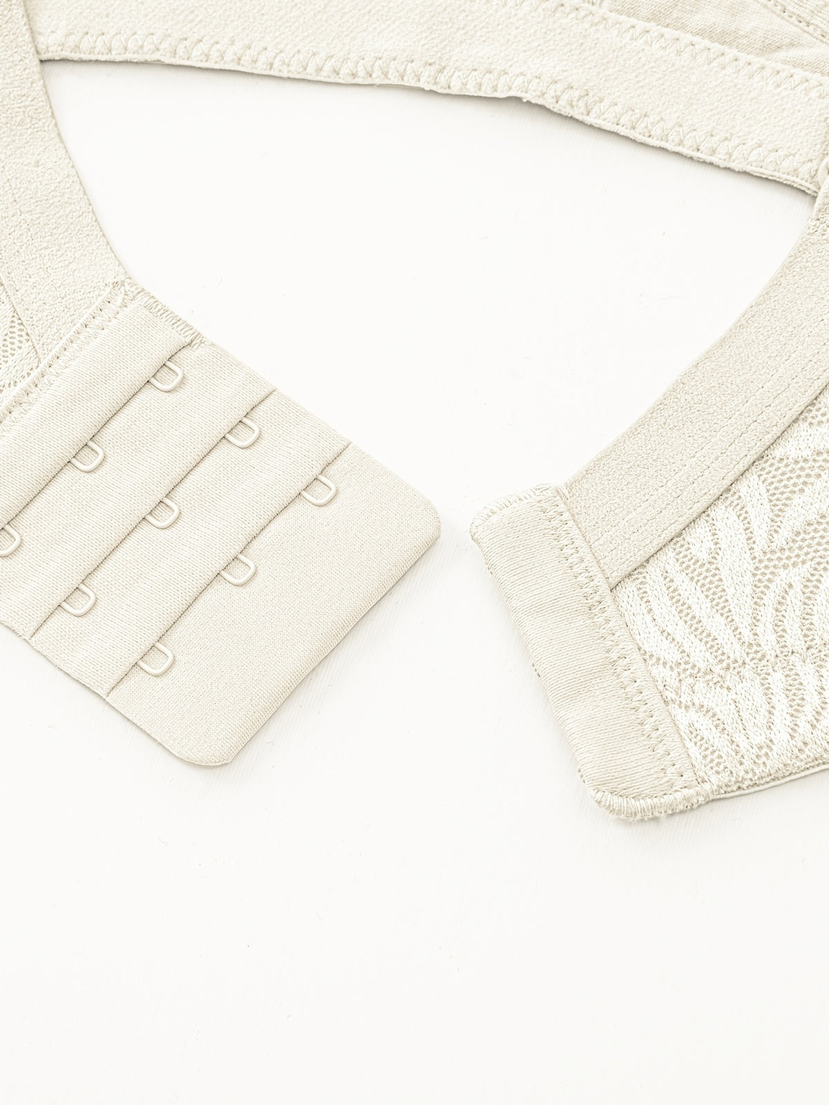 Soutien-gorge grande taille — Corolles tissées et feston